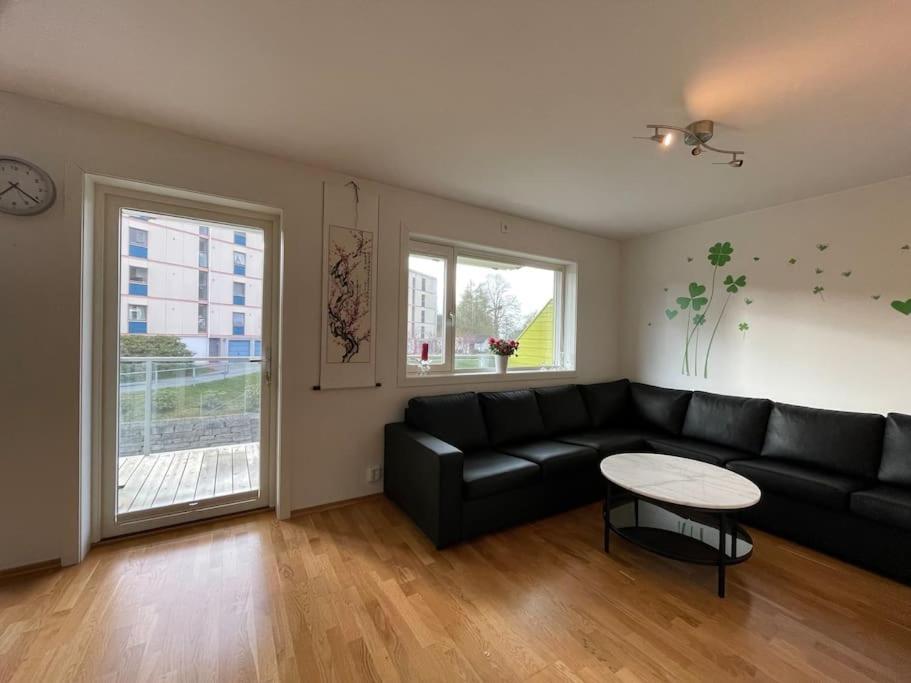 3 Sleeping Rooms For 82M2 Which Direct Traffic To Airport And City Center Bergen Esterno foto