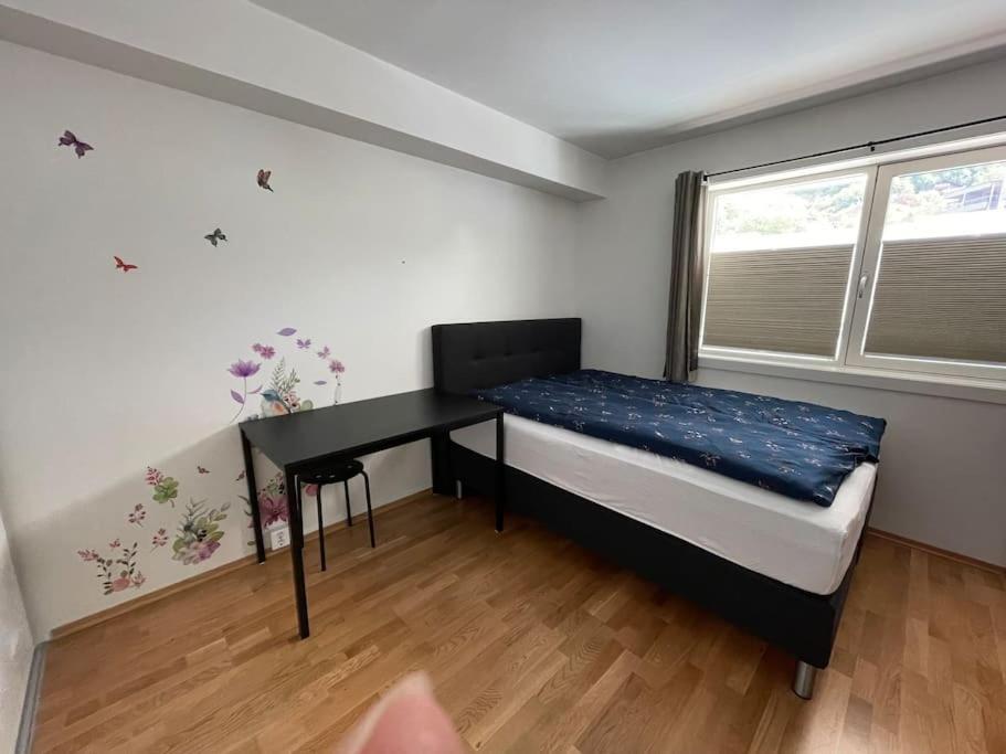 3 Sleeping Rooms For 82M2 Which Direct Traffic To Airport And City Center Bergen Esterno foto