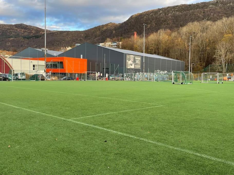 3 Sleeping Rooms For 82M2 Which Direct Traffic To Airport And City Center Bergen Esterno foto